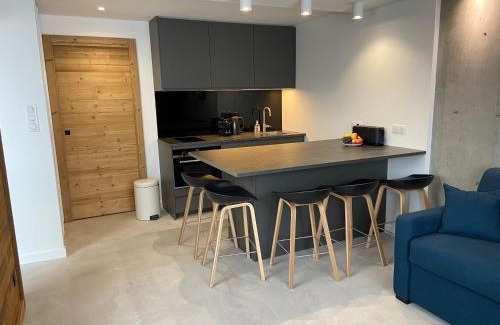 Val-Thorens Apartment | Cozy Olympic Apartment for 5 at the Foot of Ski Slopes