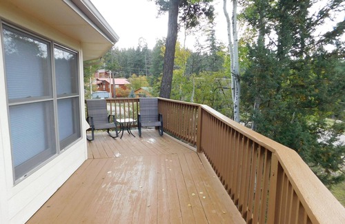 Cloudcroft House | Altitude Adjustment: Guest Rated 9.8 with Family-Friendly Perks