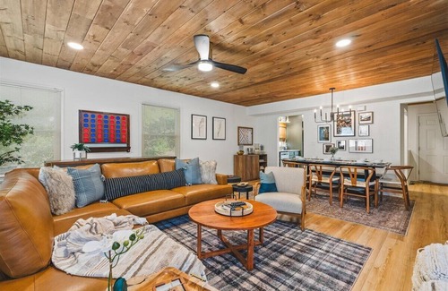 McGaheysville House | Altitude BnB: Incredible Views, Hot Tub & 2 Fun Arcades