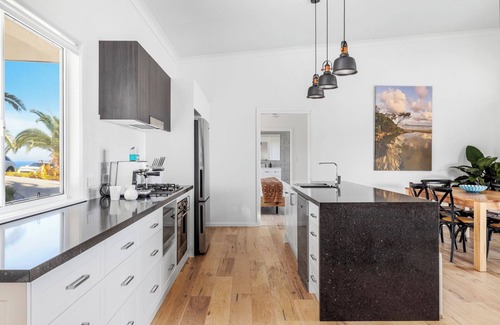 Coffs Harbour House | Pet-Friendly Retreat with Easy Access and Scenic Views
