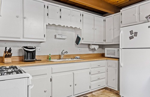 Big Bear Lake House | High-Quality Altitude Holidays at Moonridge with Spa & Lake Views