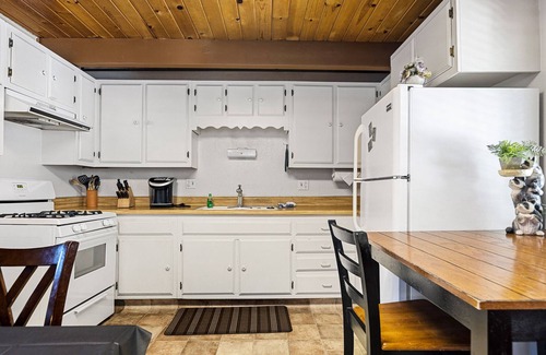 Big Bear Lake House | High-Quality Altitude Holidays at Moonridge with Spa & Lake Views