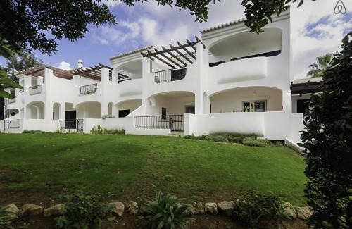 Alvor Apartment | Relax at Alto Club with Private Beach and Ocean View