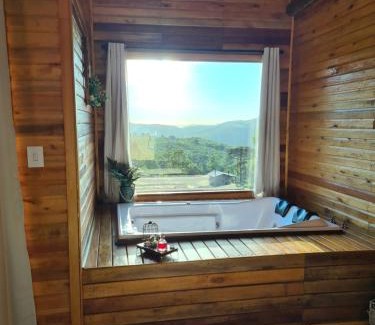Caraa House | Inviting Alto da Colina: 4-Star Pet-Friendly Getaway