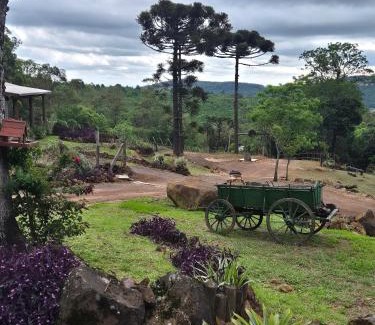 Caraa House | Inviting Alto da Colina: 4-Star Pet-Friendly Getaway