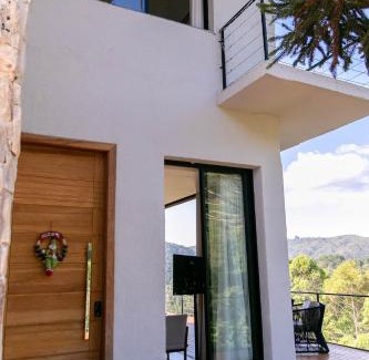 Agua Santa House | Discover Alto da Reserva: 4-Star Family-Friendly Retreat