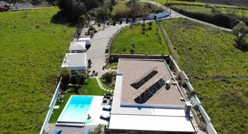 Alcobaca Apartment | Alto do Moinho: Pet-Friendly Retreat with Ocean View