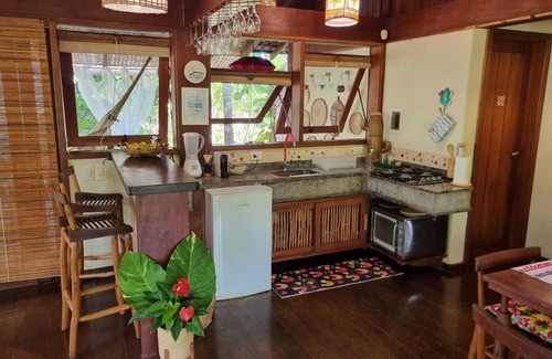 Arraial d'Ajuda House | Alto do Mucuge Bungalow: Pet-Friendly Retreat with Spa Amenities