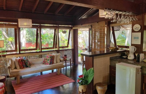 Arraial d'Ajuda House | Alto do Mucuge Bungalow: Pet-Friendly Retreat with Spa Amenities