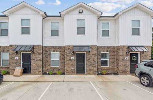 Clarksville Apartment | Alto I5 I Corporate Apartment I Pool I Gym