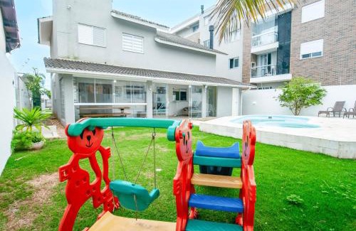 Ingleses Centro House | Exclusive Stay with Private Pool at Ingleses Resort