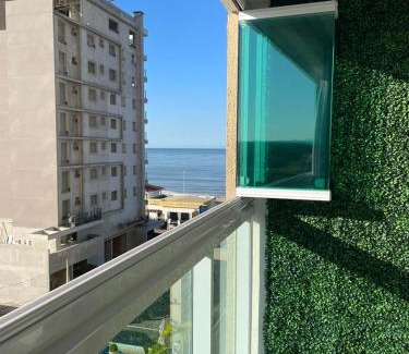 Itacolomi Apartment | Oceanfront Retreat: 4-Star Escape with Beto Carrero Views