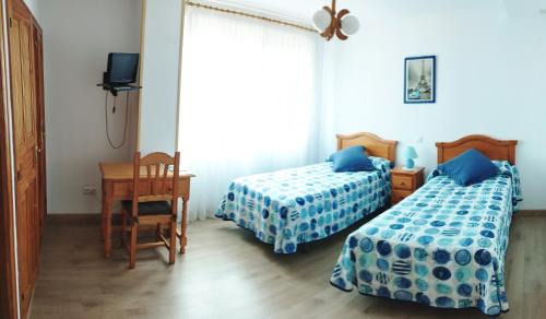 San Vicente de la Barquera House | Alto Santiago: Family-Friendly Stay with Parking Available