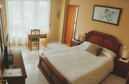 San Vicente de la Barquera House | Alto Santiago: Family-Friendly Stay with Parking Available