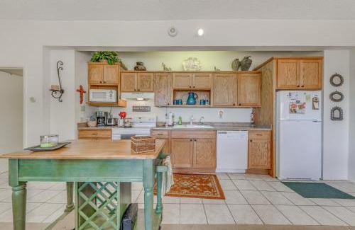 Alto House | Alto Townhome: Relaxing Retreat with Pool & Hot Tub!