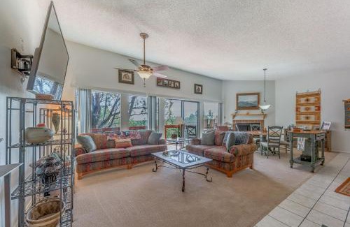 Alto House | Alto Townhome: Relaxing Retreat with Pool & Hot Tub!