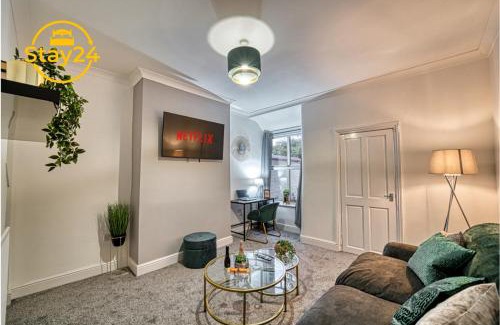 Crewe Apartment | Alton Suite: Guest Rated 9.3 with Family-Friendly Amenities