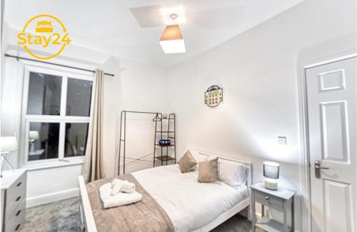 Crewe Apartment | Alton Suite: Guest Rated 9.3 with Family-Friendly Amenities