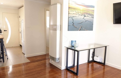 Altona Apartment | Beachfront Haven with Pool and Spa - Guest Rated 10/10