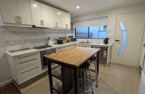 Altona Apartment | Beachfront Haven with Pool and Spa - Guest Rated 10/10