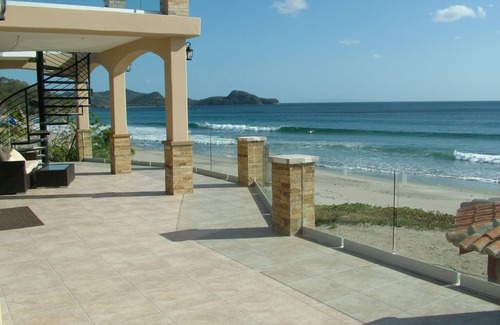Playa Colorado House | Unforgettable Stay at Altos De Colorado Beachfront Estate