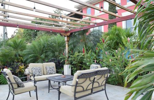 Managua Hotel | Discover Altos de Fontana: Family-Friendly with a Pool
