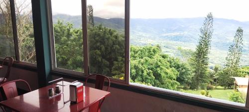 Sora House | Idyllic Altos del Maria with Mountain Views & Private Beach