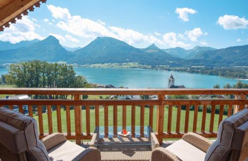 Sankt Wolfgang im Salzkammergut House | Beachfront Bliss at Altroiterhof: 4-Star Guest Favorite