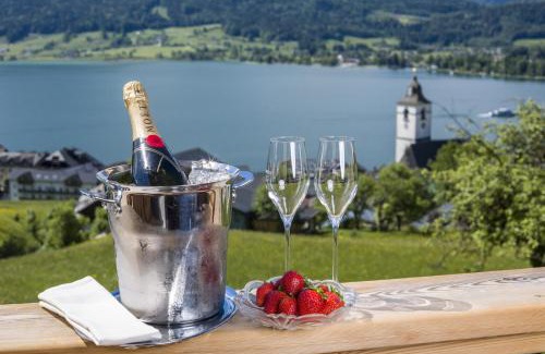 Sankt Wolfgang im Salzkammergut House | Beachfront Bliss at Altroiterhof: 4-Star Guest Favorite