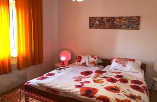 Ochsenfurt House | Convenient Getaway: 7-Min Walk to Pension with Garden