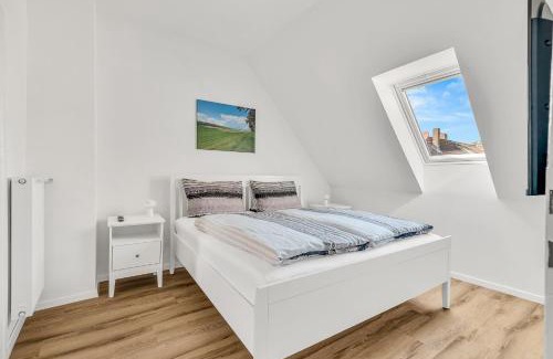 Goslar Apartment | Elegant Altstadt-Refugium: 4-Star Retreat with Hot Tub