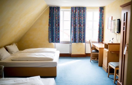 Hassfurt Hotel | Discover Altstadthotel Haßfurt: Family-Friendly Retreat
