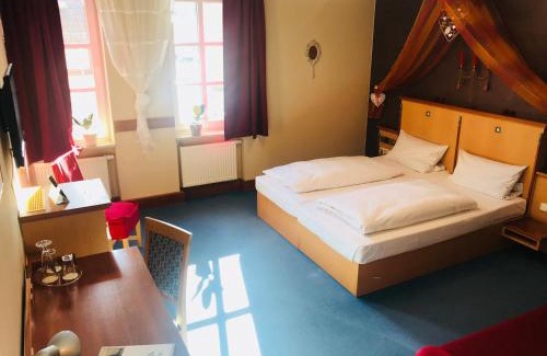 Hassfurt Hotel | Cozy Altstadthotel Haßfurt: Pet-Friendly & Accessible Stay