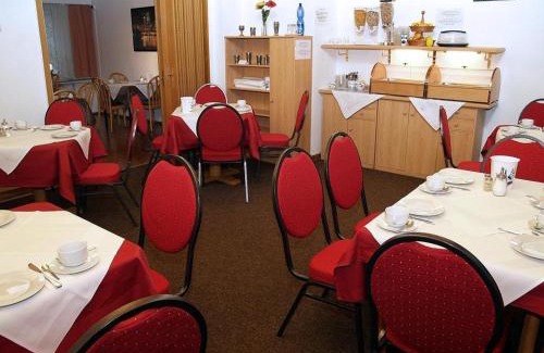 Braunschweig City Center Hotel | Discover Comfort at Altstadthotel Wienecke with Hot Tub