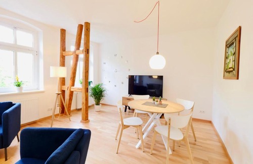 Erfurt Old Town Apartment | Discover Altstadtjuwel: 3 Rooms with Balcony & Pet Friendly