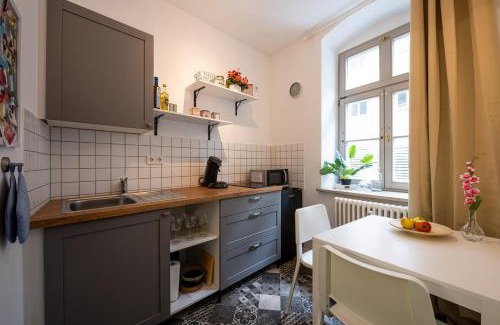 Wilsdruffer Vorstadt/Seevorstadt-West Apartment | Family-Friendly Altstadtwohnung Near Zwinger with Great Reviews