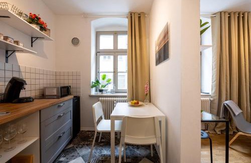 Wilsdruffer Vorstadt/Seevorstadt-West Apartment | Family-Friendly Altstadtwohnung Near Zwinger with Great Reviews