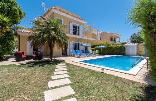 Bernarda Villa | Oceanfront Altura Villa: Family-Friendly with Pool Access