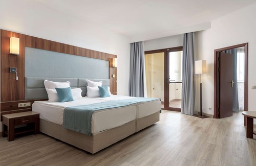 Obzor Resort | Discover Alua Helios Bay - All Inclusive 4-Star Escape
