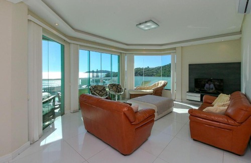 Bombas Apartment | Experience Ocean Views and Jacuzzi Bliss at Bombas SC