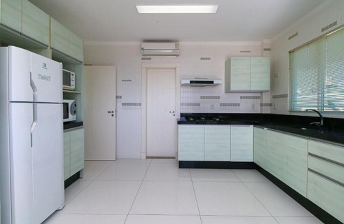 Bombas Apartment | Experience Ocean Views and Jacuzzi Bliss at Bombas SC