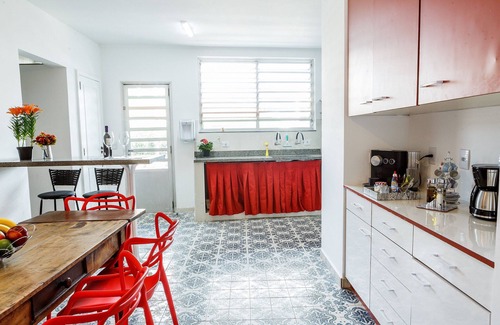 Alto de Pinheiros Apartment | Comfortable Suites with Spa and Breakfast for Your Stay