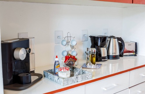 Alto de Pinheiros Apartment | Comfortable Suites with Spa and Breakfast for Your Stay