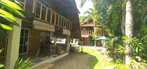 Danao Resort | Relax at Alumbung Cottages with Pool and 9/10 Guest Rating