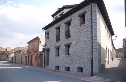 Villacastin Cottage | Alval House: Perfect Retreat for 23 with Private Pool