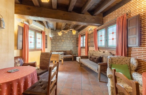Villacastin Cottage | Alval House: Perfect Retreat for 23 with Private Pool