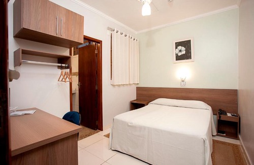 Marilia Hotel | Family-Friendly Alves Hotel with Pool & Restaurant Amenities
