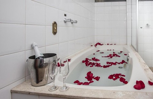 Marilia Hotel | Family-Friendly Alves Hotel with Pool & Restaurant Amenities