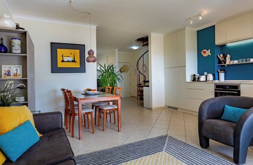 Portimao Apartment | Alvor - Homely 3-Bed Duplex Apt Near Beach with AC, Pool- and Sea View.(sleep 6)