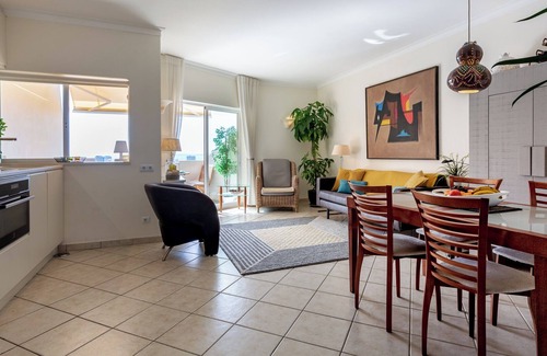 Portimao Apartment | Alvor - Homely 3-Bed Duplex Apt Near Beach with AC, Pool- and Sea View.(sleep 6)
